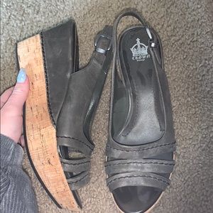 crown vintage grey heels